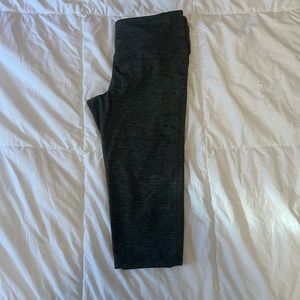 Athleta cropped yoga pants. NWOT dark green size medium